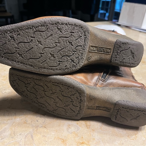 Picolino Distressed Leather Boots with Stitch Detailing and Zipper - Picture 6 of 10